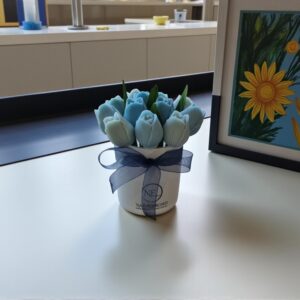 Discover tulip bouquet luxury candles in Melbourne. These unique luxury candles are perfect for gifts, wedding favours, or home décor.