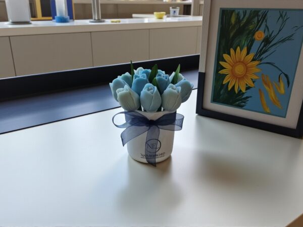 Discover tulip bouquet luxury candles in Melbourne. These unique luxury candles are perfect for gifts, wedding favours, or home décor.