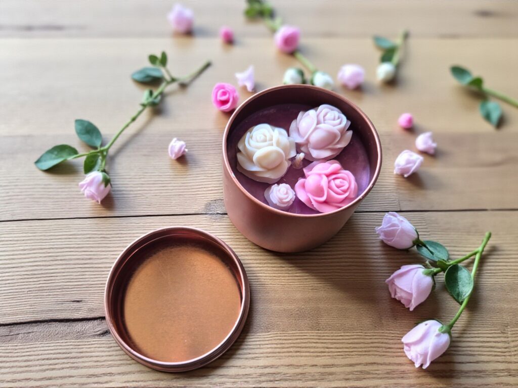 Discover our artisan candle roses made by 100% natural soy wax. perfect scented candles  for wedding favours, luxury gift sets and home décor.